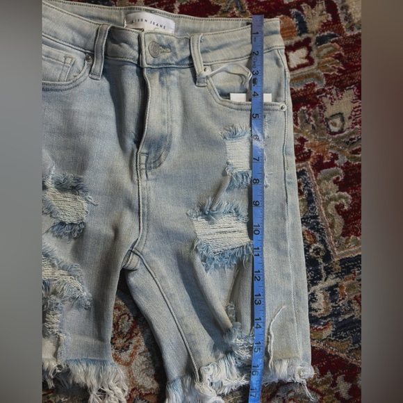 Risen Distressed Cuff Shorts - Picture 4 of 4